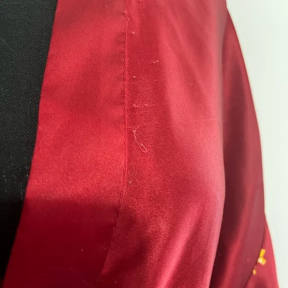 Elegant Red Kimono with Crane Design - Picture 6 of 11